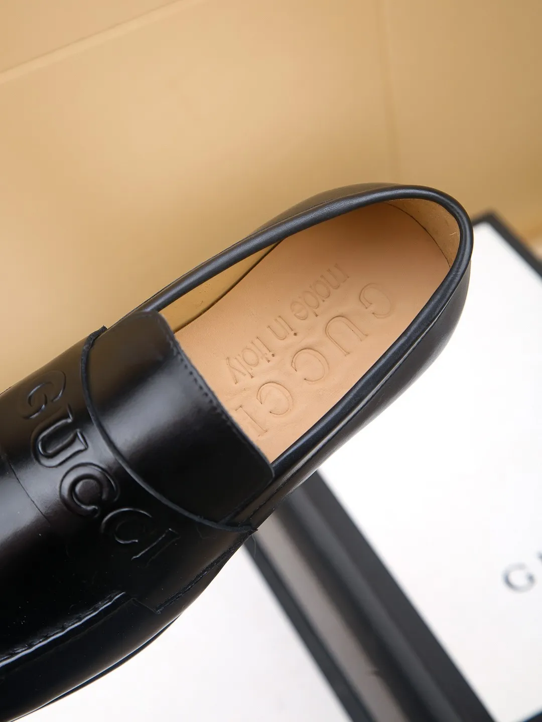 Men's men's shoes 💰460 🆘【GUCCI】Gucci ·🐂里· Hot-selling beanie shoes, top brand luxury, top quality, latest fashion beanie shoes.. The upper is made of original high mercerized smooth cow suede. (Full top layer water-dyed 🐂 leather and lining). The original stylish and stylish soft rubber wear-resistant and non-slip outsole is light and comfortable on the foot, available in 2 colors! Matching code: 39-44 (customized at 38.45.46.47)